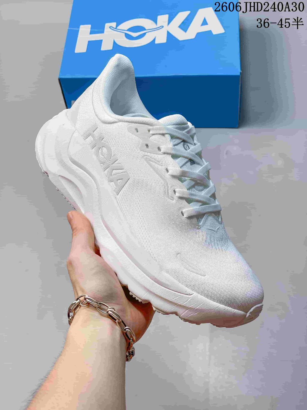HOKA Arahi 8 Wide Running Shoes