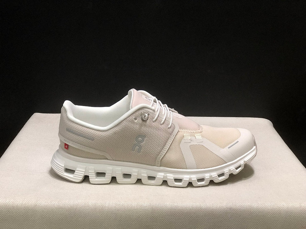 On Cloud 6 Sneakers in Pearl White