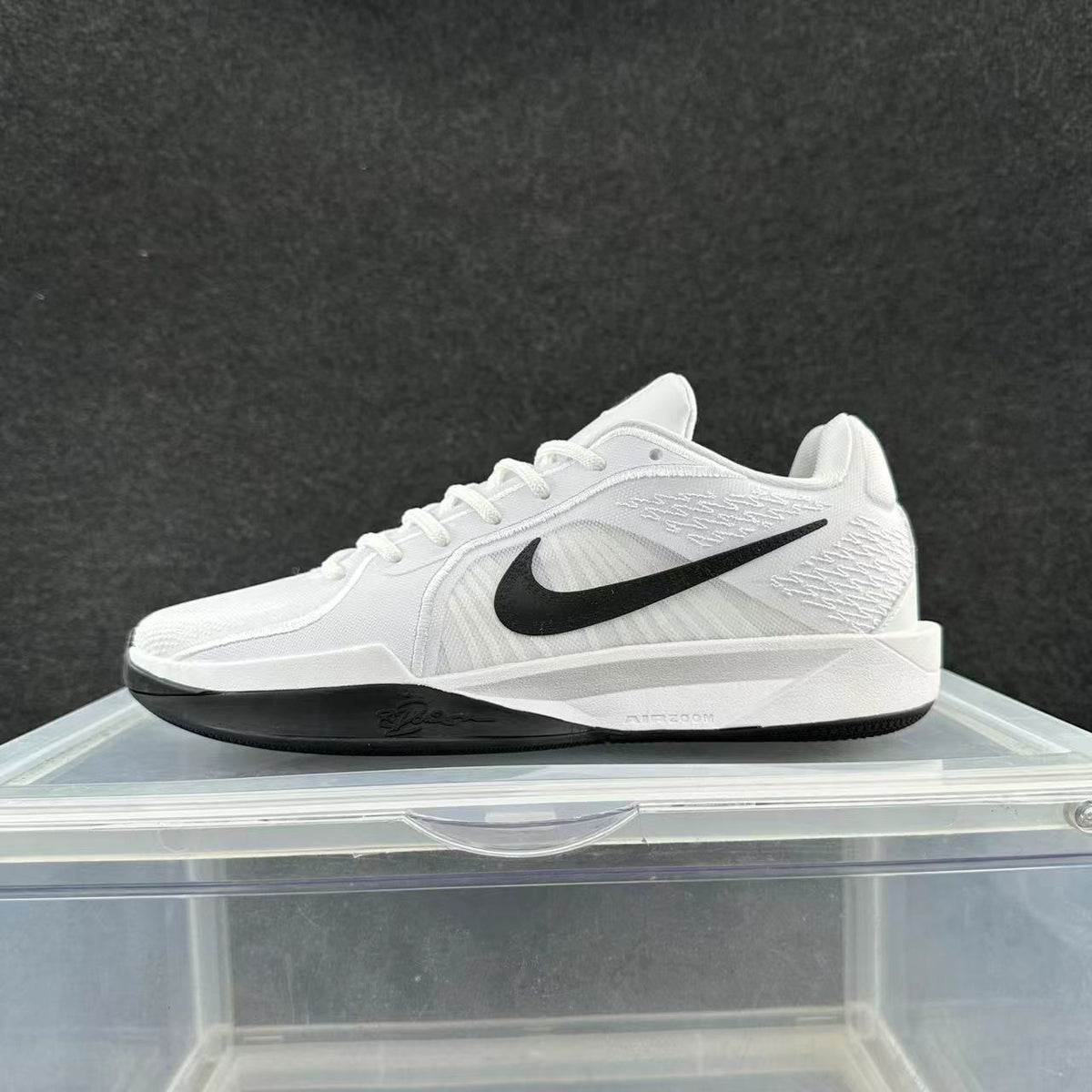 Nike White and Black Low-Top Sneakers