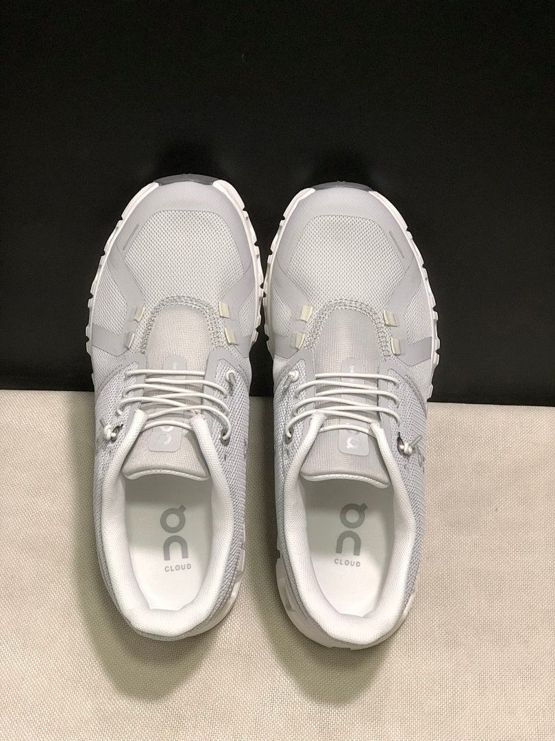 On Cloud 6 Gray and White Sneakers