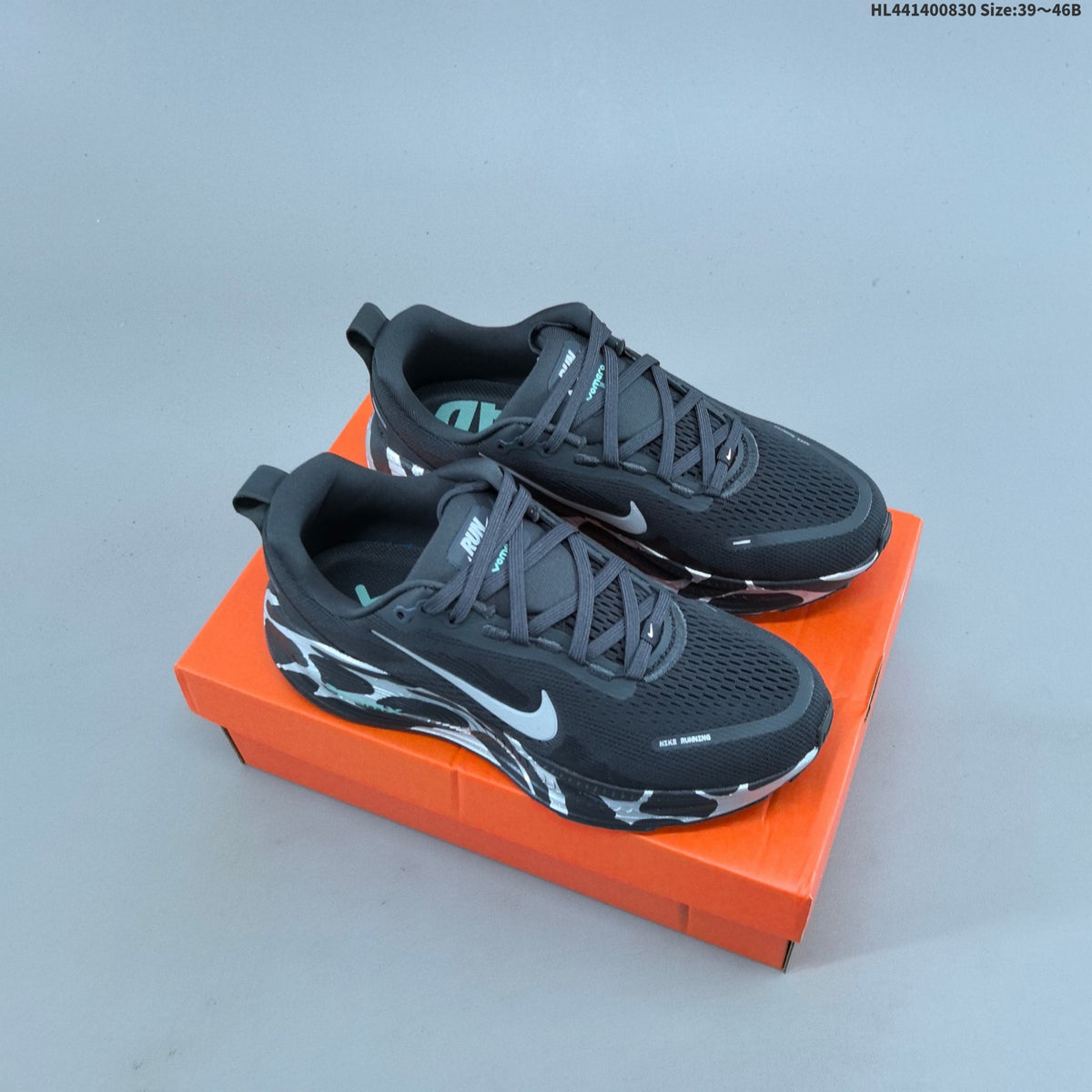 Nike Vomero 18 Running Shoes