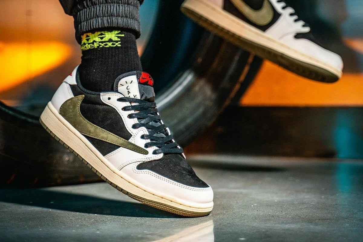 Nike Air Jordan 1 Low Travis Scott Olive Sneakers DZ4137-106