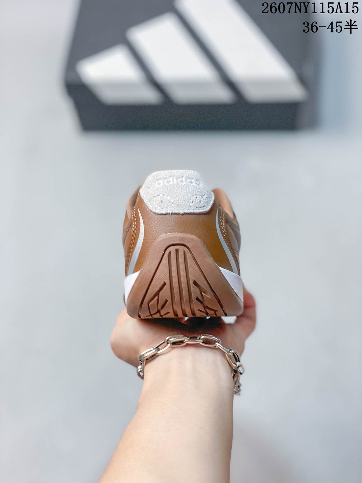 adidas Adiracer Low-Top Sneakers Brown White HQ9130