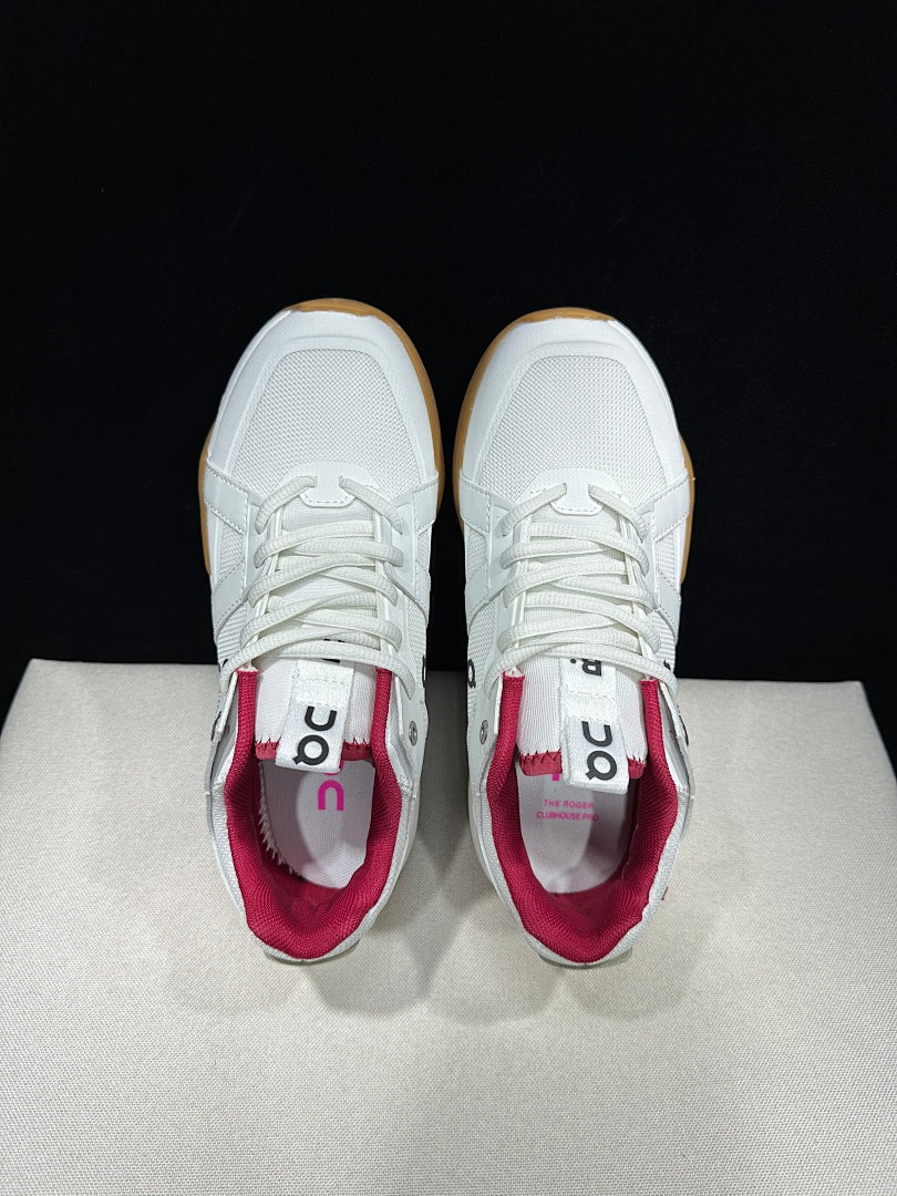 On The Roger Clubhouse Pro Sneakers White Ivory Gum