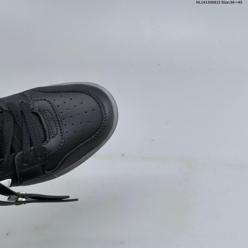 Off-White Arrows Low-Top Sneakers in Black and White