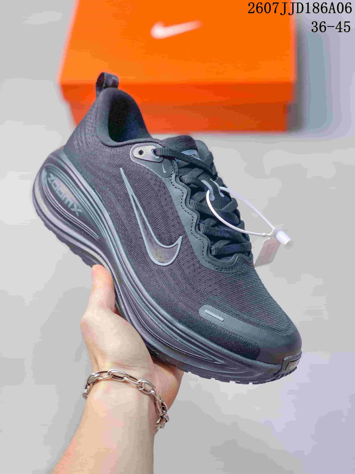 Nike Vomero 18 GTX Running Shoes in Black
