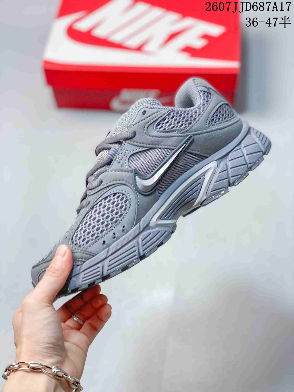 Nike V5 RNR Gray Mesh Low-Top Sneakers JD687A17