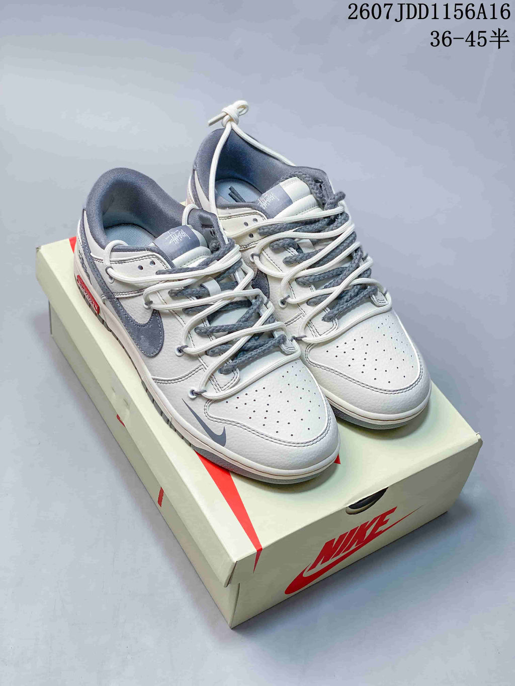 Nike SB Dunk Low Supreme-Style White Grey Sneakers