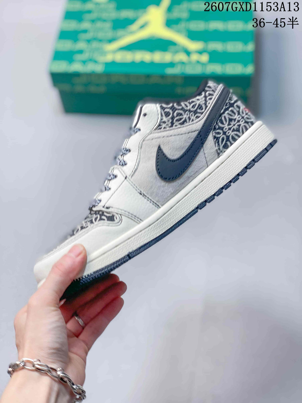 Nike SB Dunk Low White Grey Navy Sneakers QL1988-0