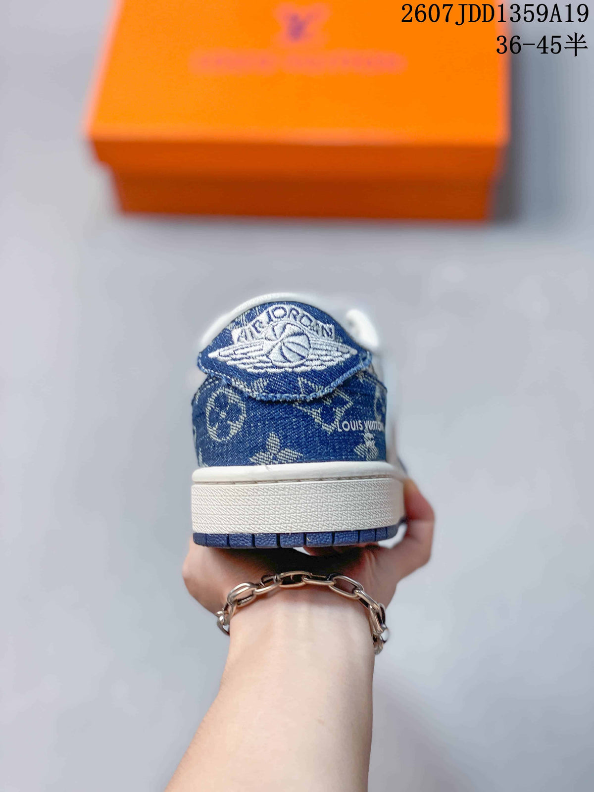 Jordan Air Jordan 1 Low Sneakers White Blue 711090WOE