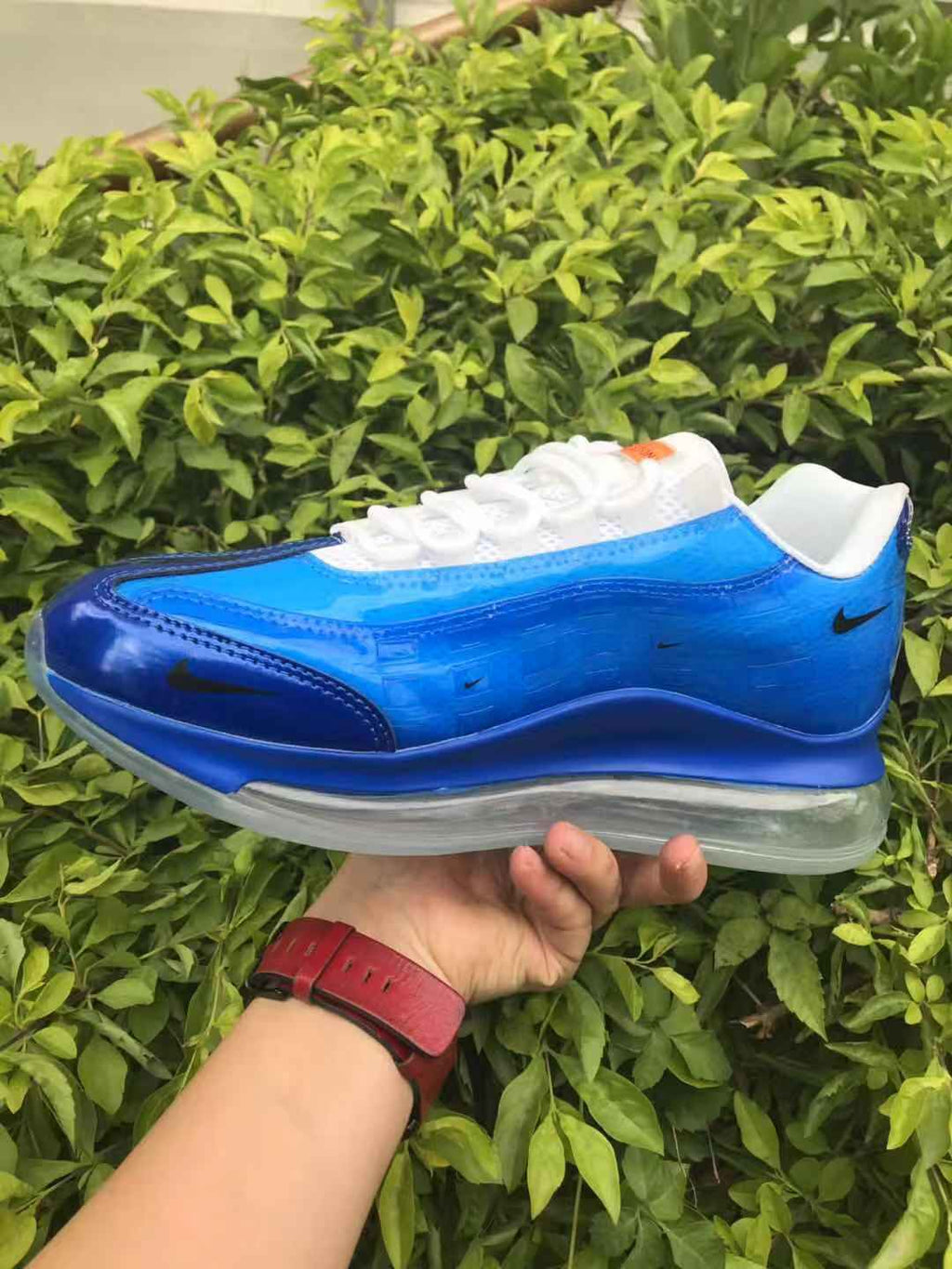 Nike Air Max 720 Blue and White Sneakers