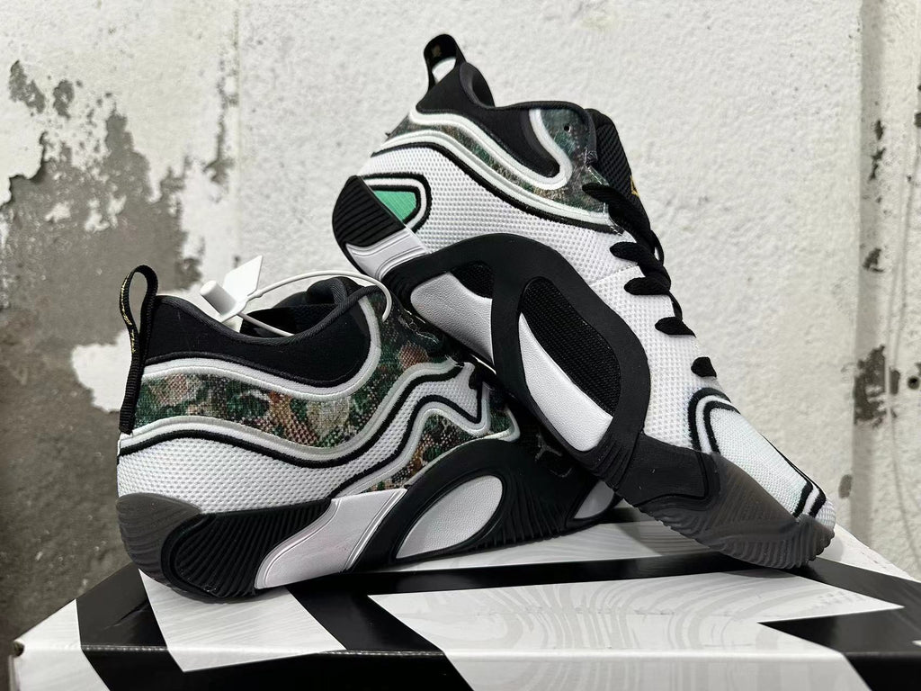 Jordan Jumpman Team 1 White Black Gold Sneakers