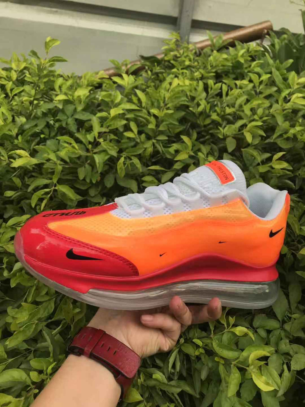 Nike Air Max 720 Sneakers in Orange and Red