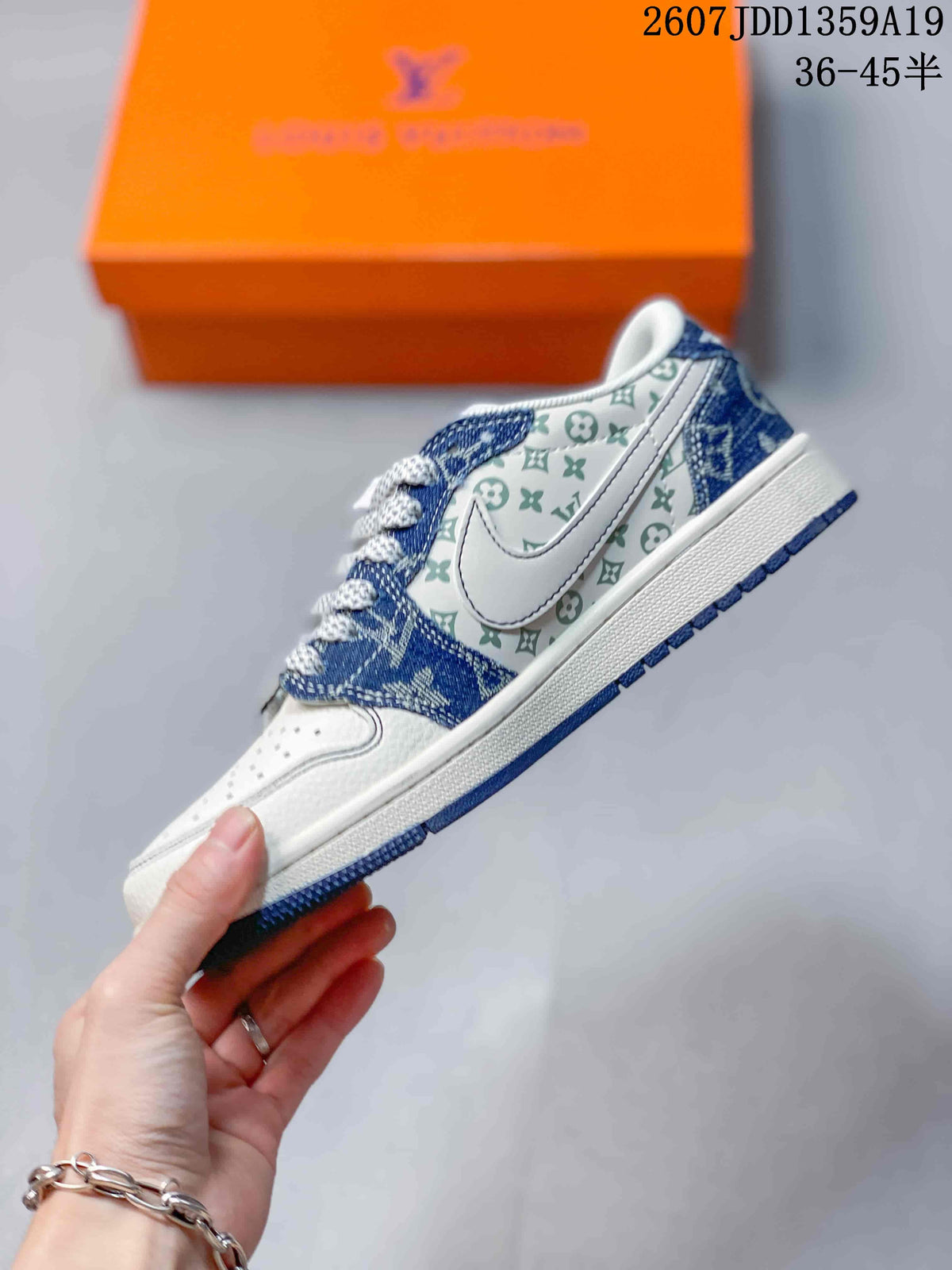 Jordan Air Jordan 1 Low Sneakers White Blue 711090WOE