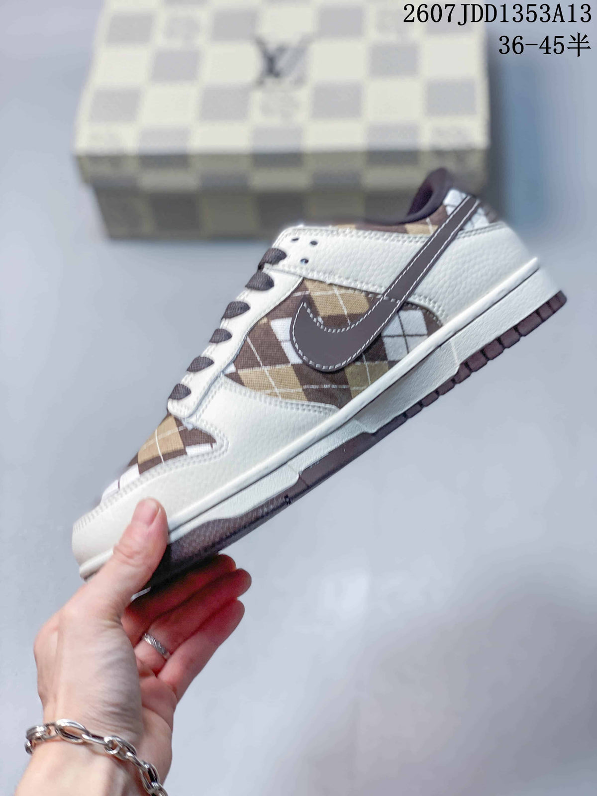 Nike SB Dunk Low Brown Plaid Sneakers 2607JDD1353A13