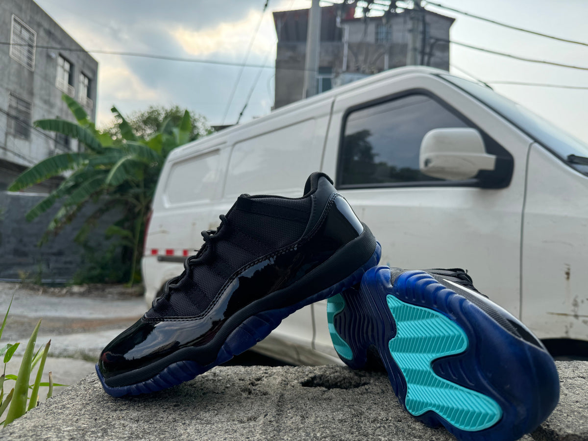 Jordan 11 Retro Low Gamma Blue Sneakers