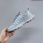 Alo Yoga Alo Runner Low-Top Sneakers in Grey