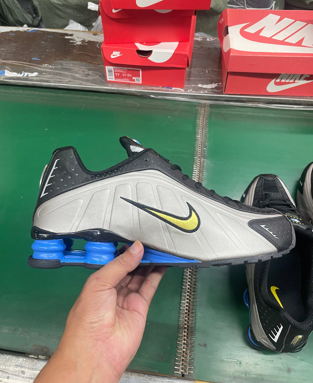 Nike Shox R4 Black Silver Blue Sneakers