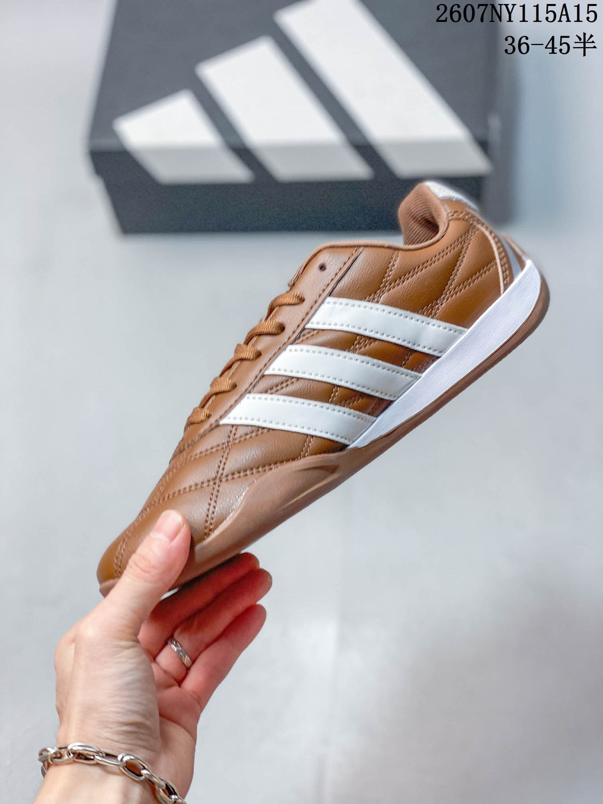 adidas Adiracer Low-Top Sneakers Brown White HQ9130