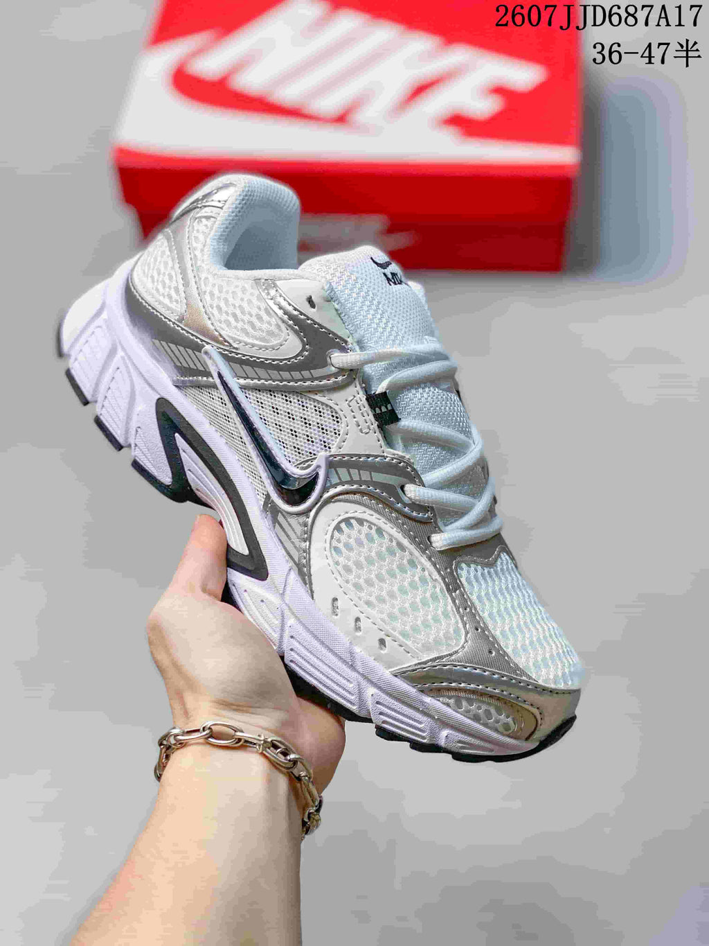 Nike V5 RNR Low-Top Casual Sneakers 2607JJD687A17