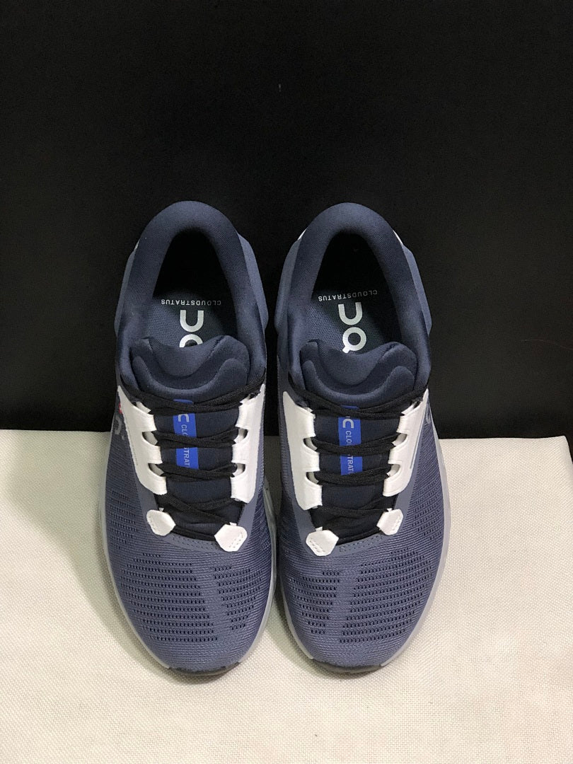 On Cloudstratus 3 Running Shoes in Navy Blue