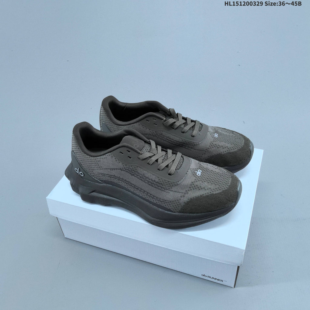 Alo Yoga Alo Runner Low-Top Running Sneakers