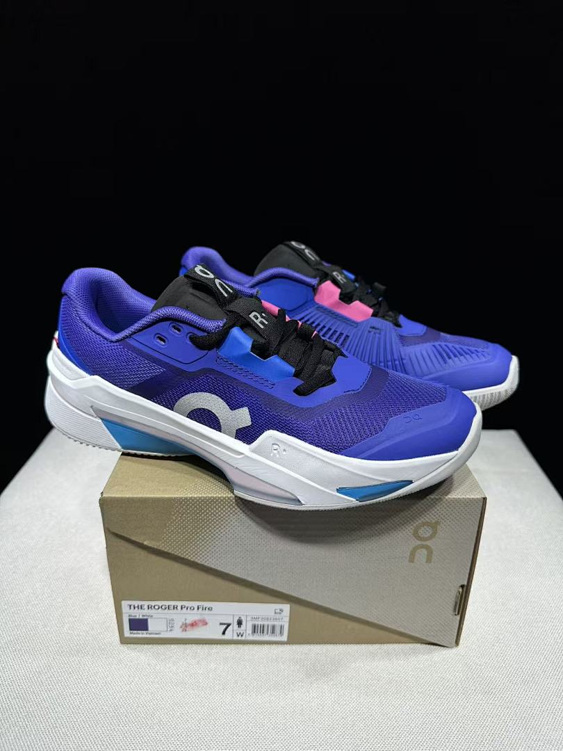 On The Roger Pro Fire Clay Tennis Shoes Blue