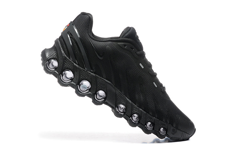 Nike Air Max Black Low-Top Sneakers