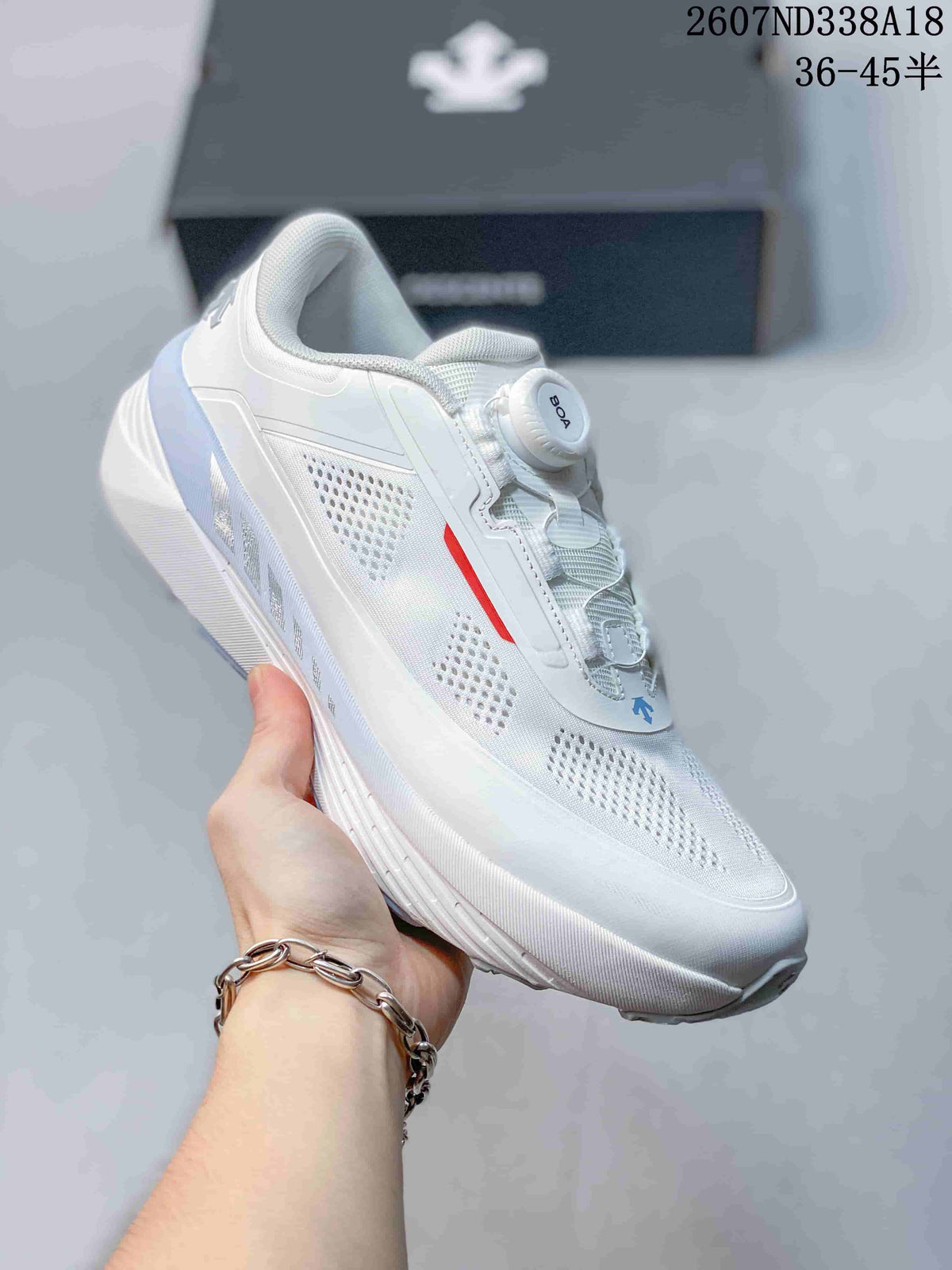 Descente D.F. Wire 3.0 Sneakers in White and Black