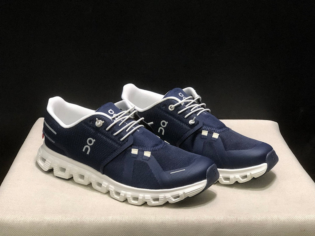 On Cloud 6 Sneakers in Navy and White