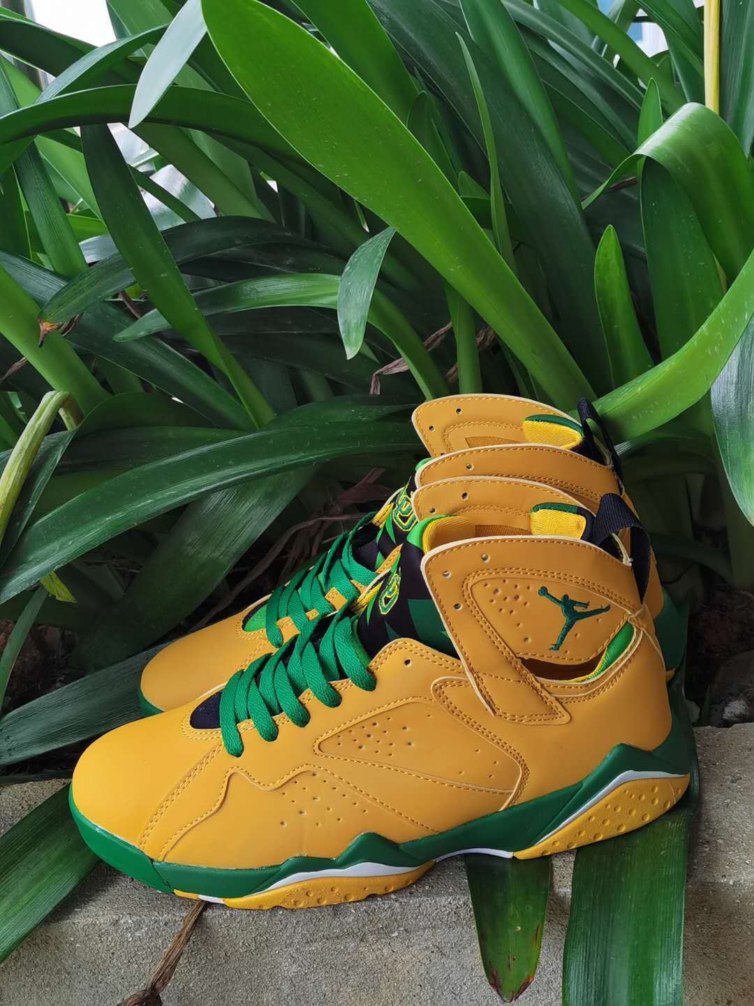 Jordan 7 Retro Sneakers in Wheat, White and Green