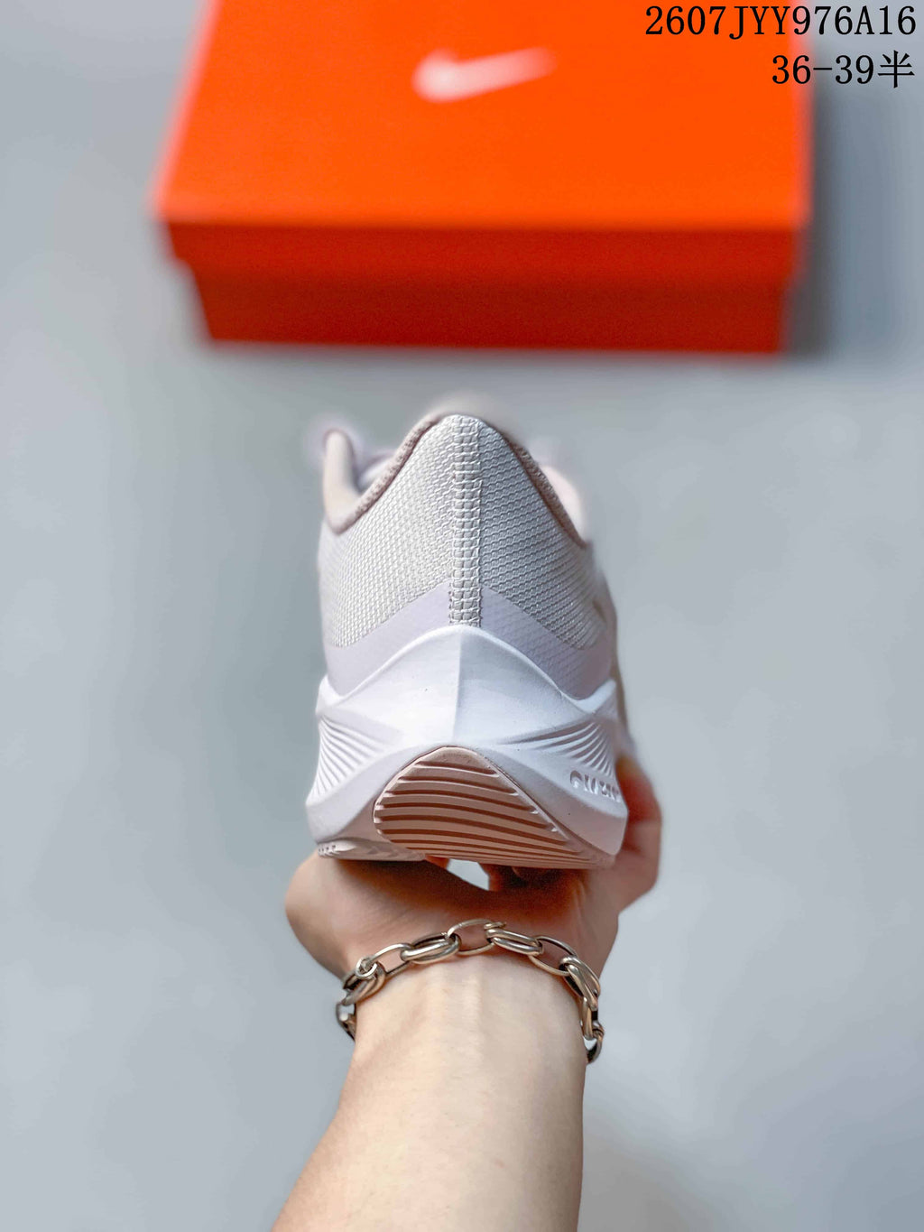 Nike Zoom Winflo 8 Women's Running Sneakers White Gold