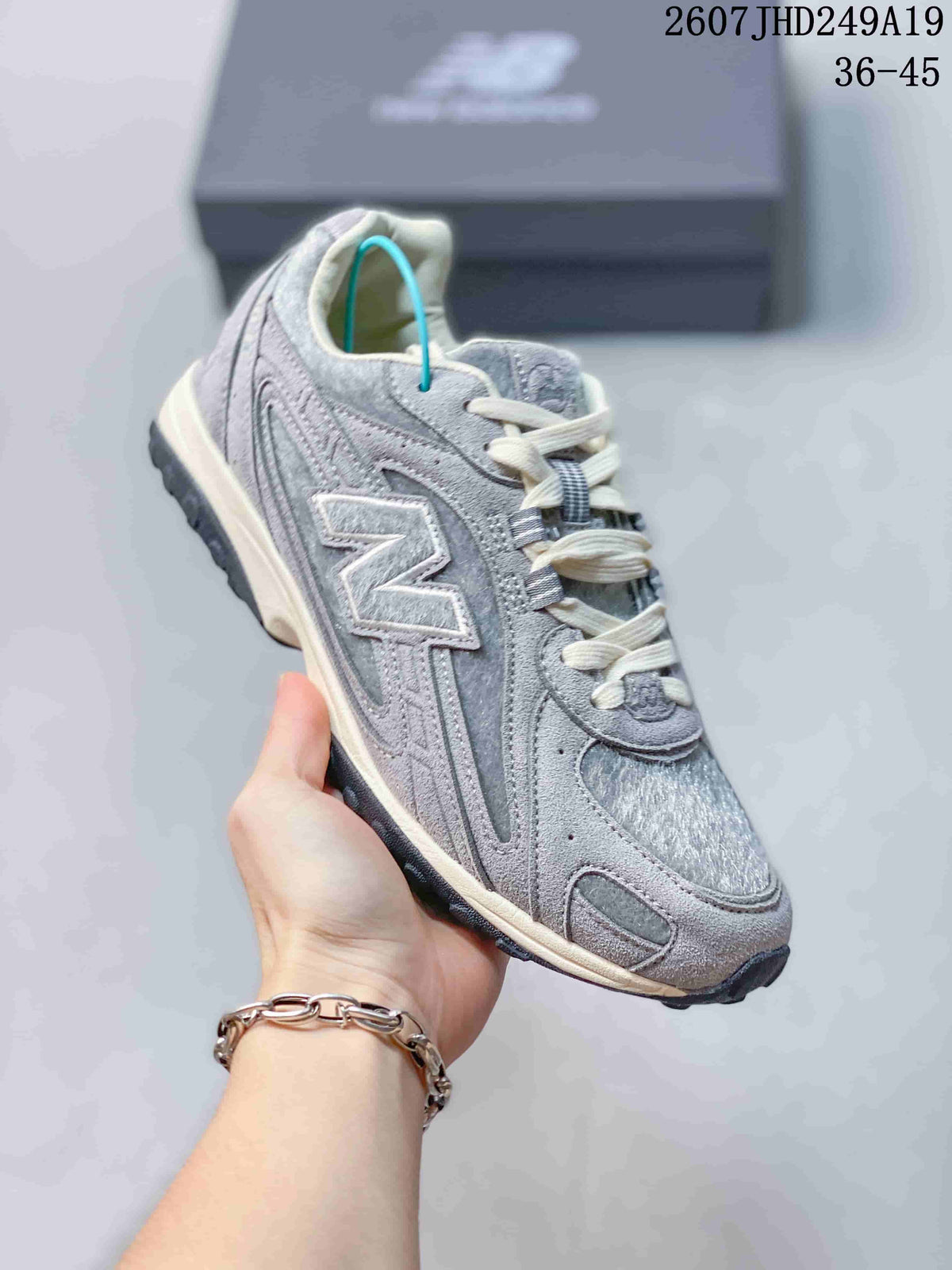 New Balance 204L Gray Low-Top Sneakers 711390EE