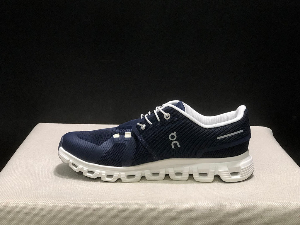 On Cloud 6 Sneakers in Navy and White