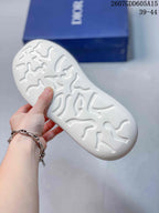 Dior White and Blue Low-Top Sneakers 2607GDD605A15
