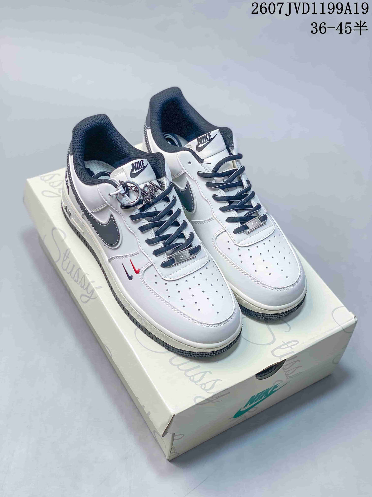 Nike Air Force 1 Low White Sneakers 711790ORO