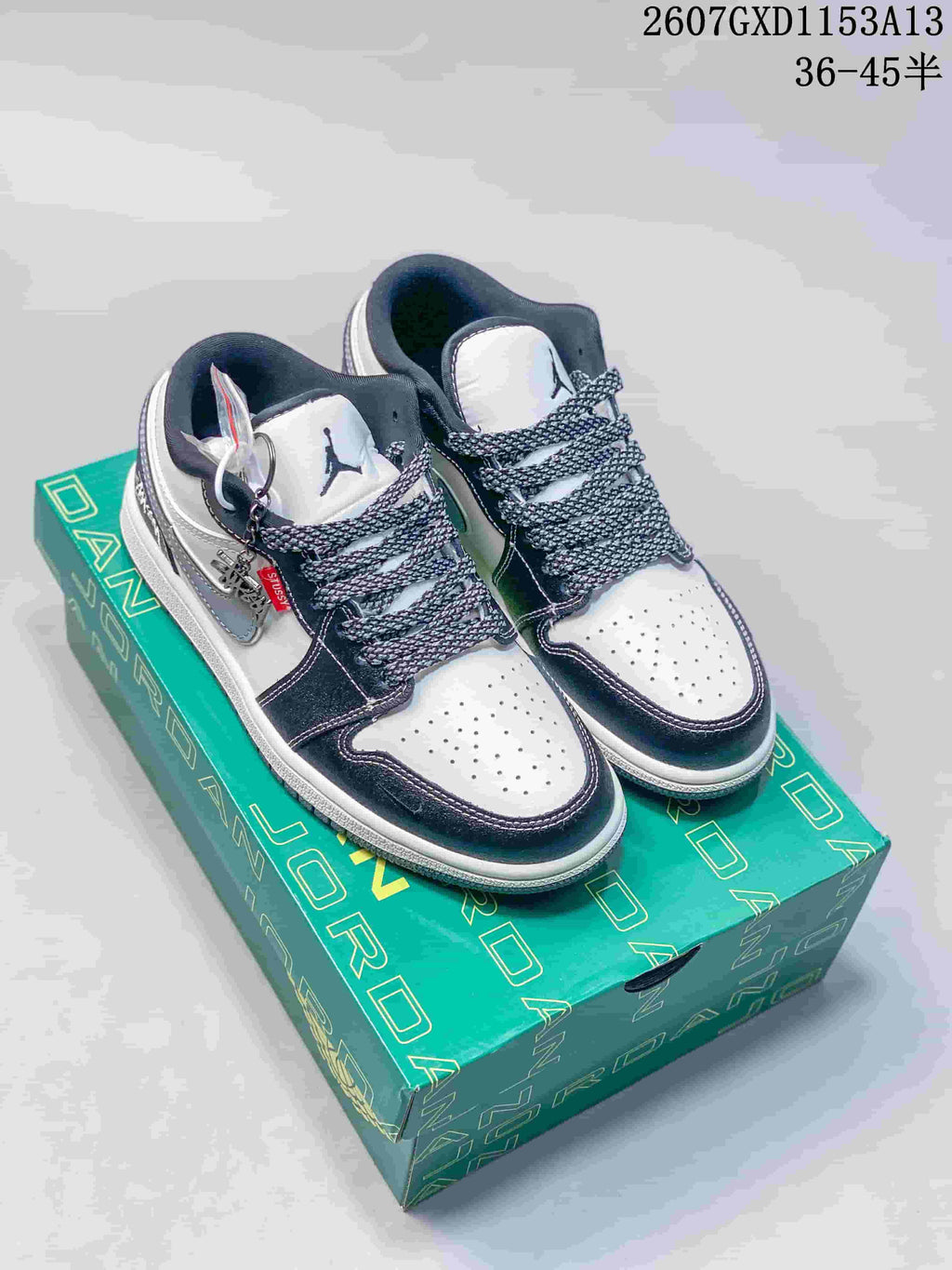 Nike SB Dunk Low Black White Grey Sneakers QL1988-008