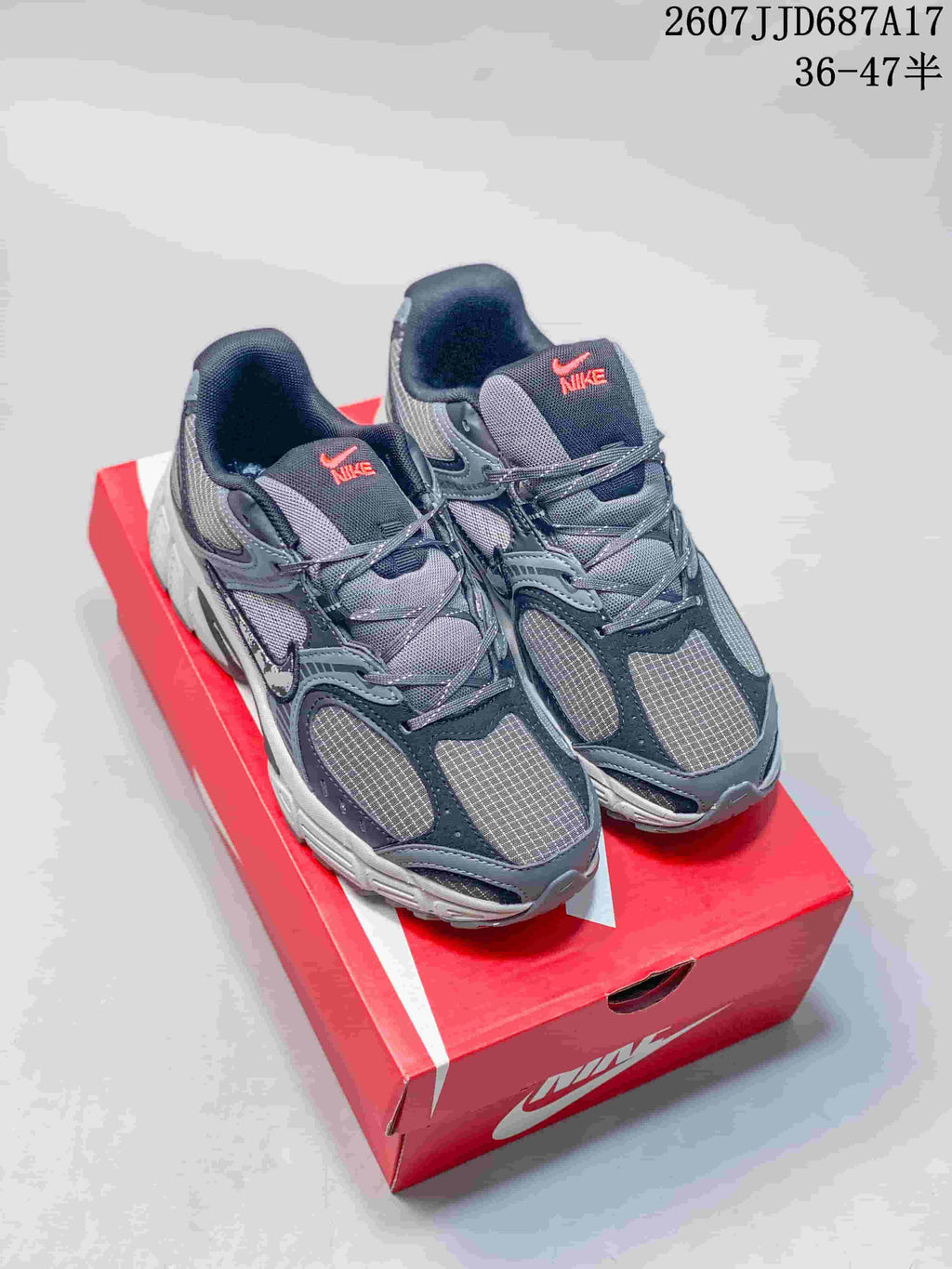 Nike V5 RNR Gray Low-Top Casual Sneakers