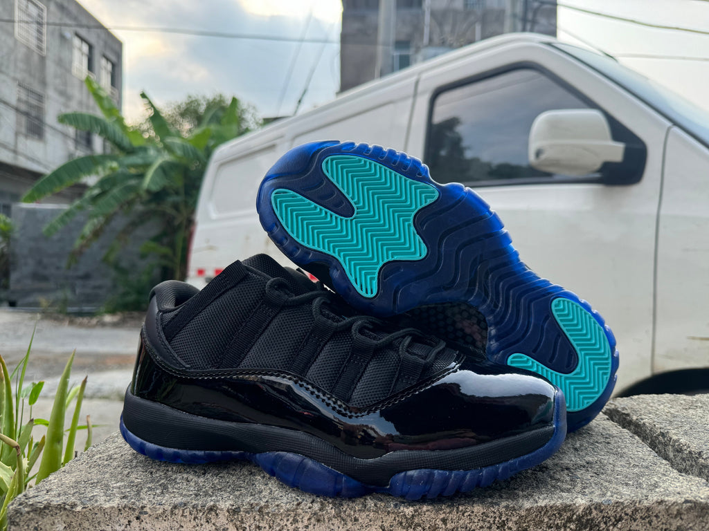 Jordan 11 Retro Low Gamma Blue Sneakers