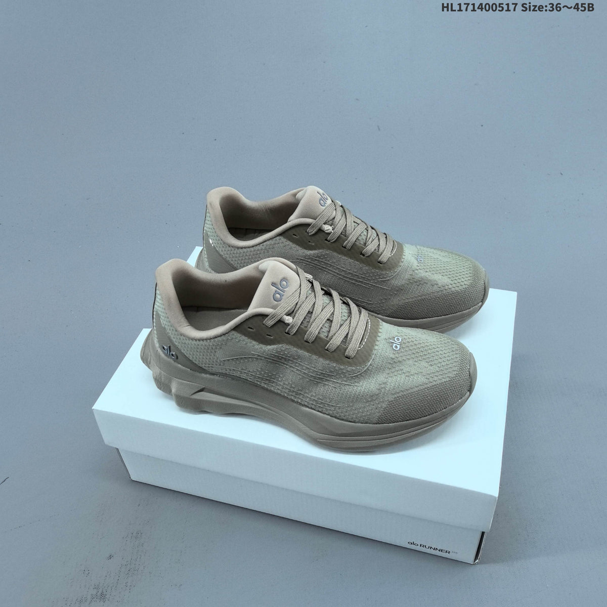 Alo Yoga Alo Runner Low-Top Sneakers