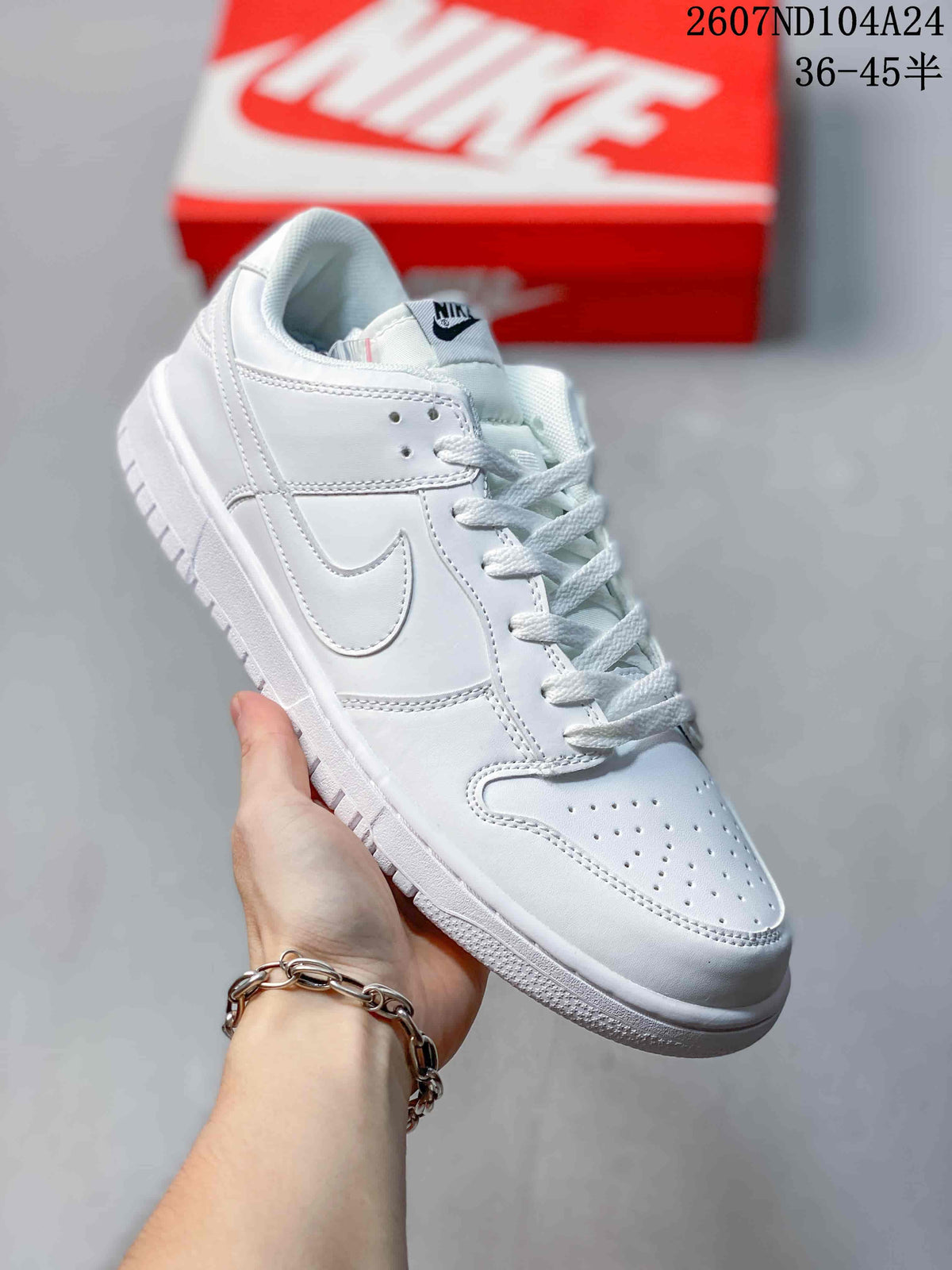 Nike SB Dunk Low Pro QS Low-Top Sneakers