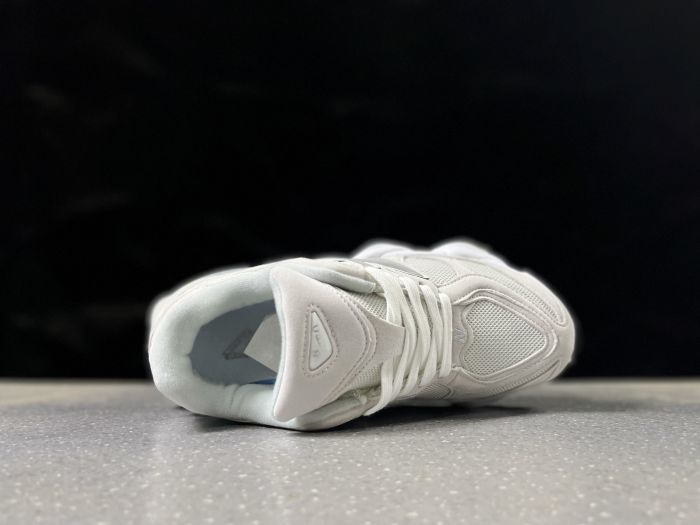 New Balance U9060VSE Sneakers in Cream and White