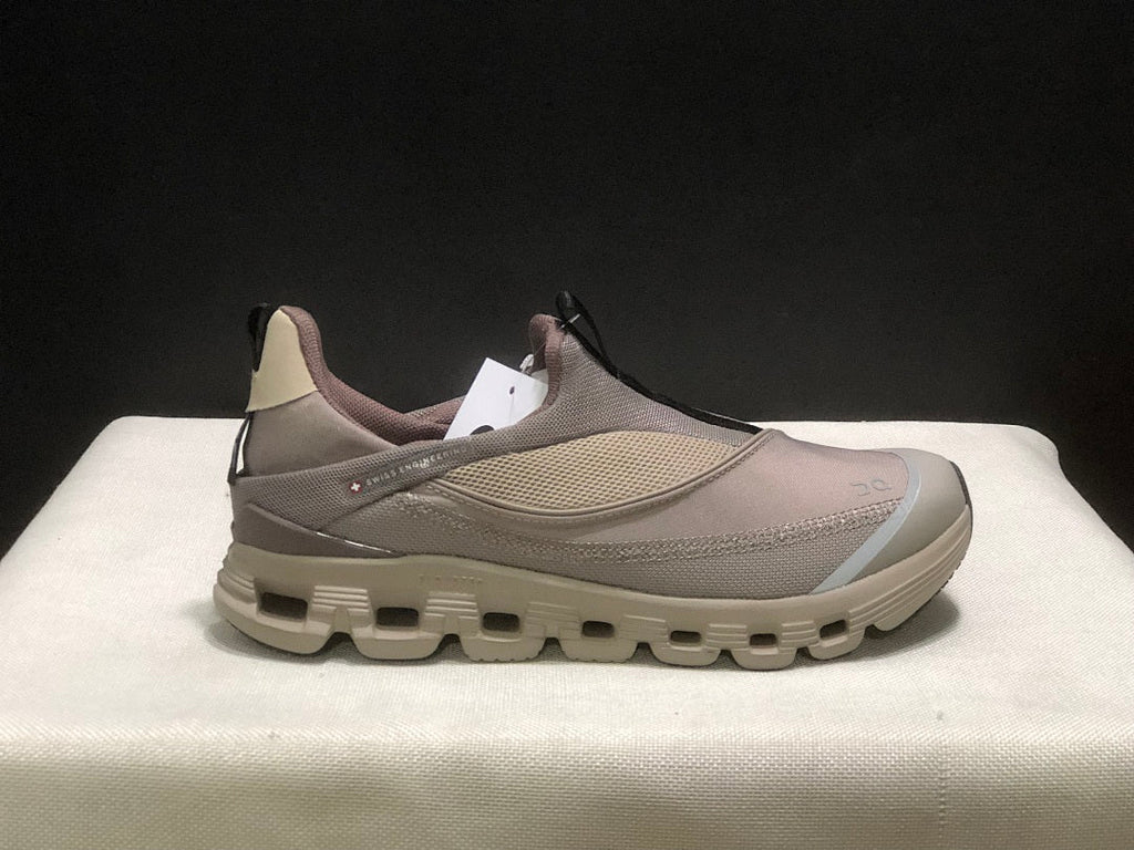 On Cloud X 4 Coast Sneakers in Light Grey and Beige
