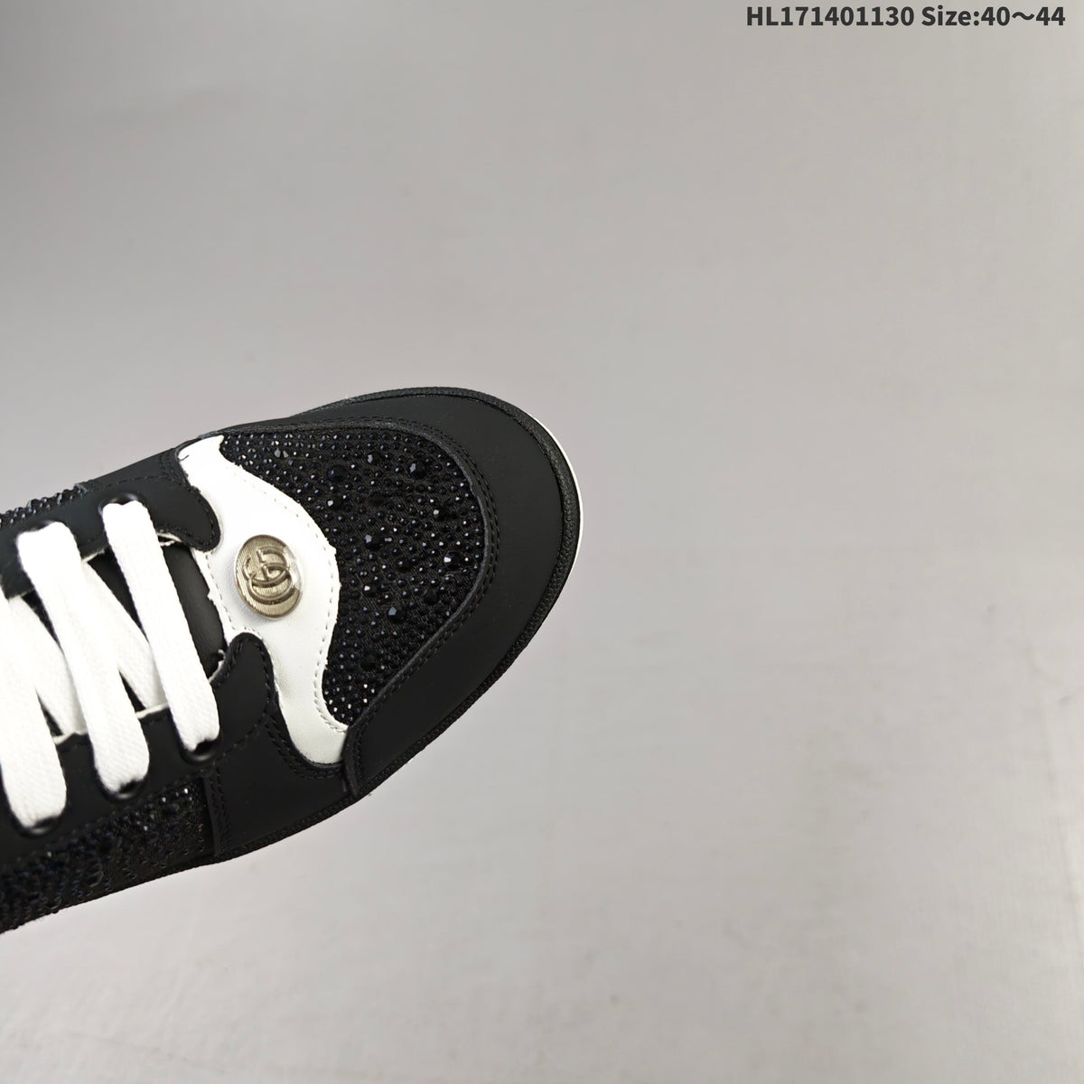 Gucci Screener Distressed Low-Top Sneakers Black and White HL171401130