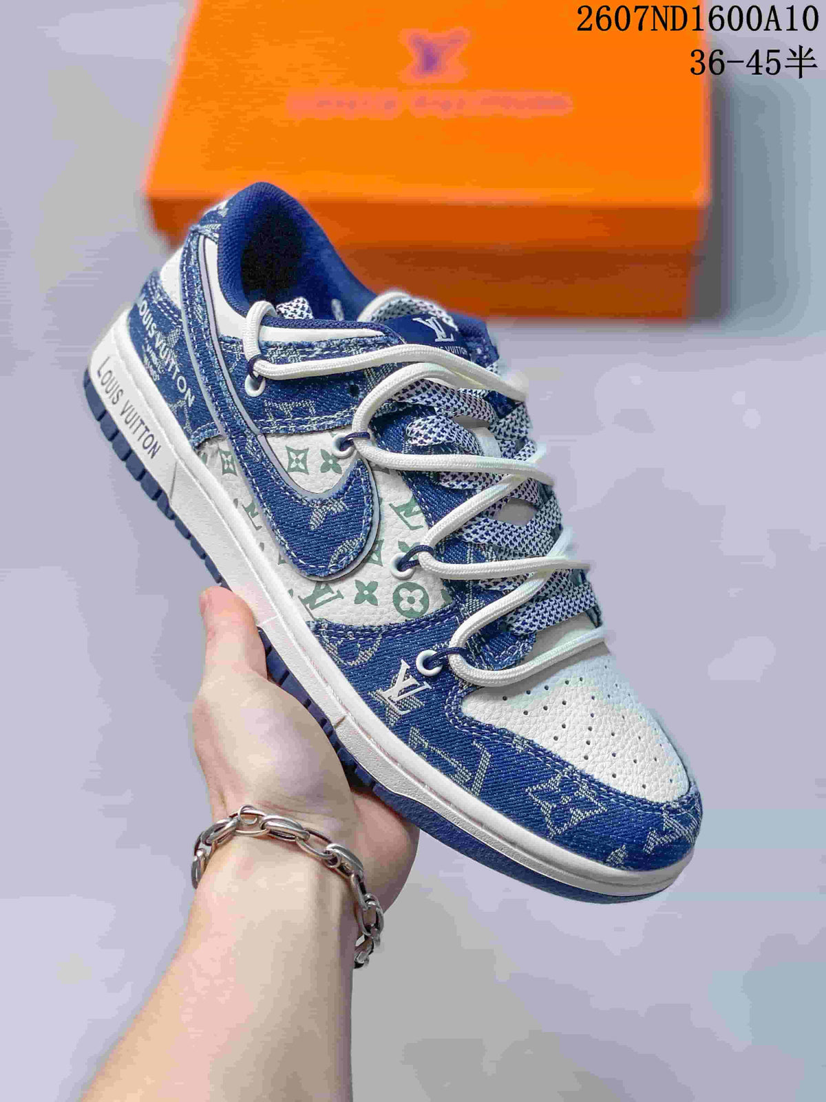Nike SB Dunk Low Blue and White Low-Top Sneakers