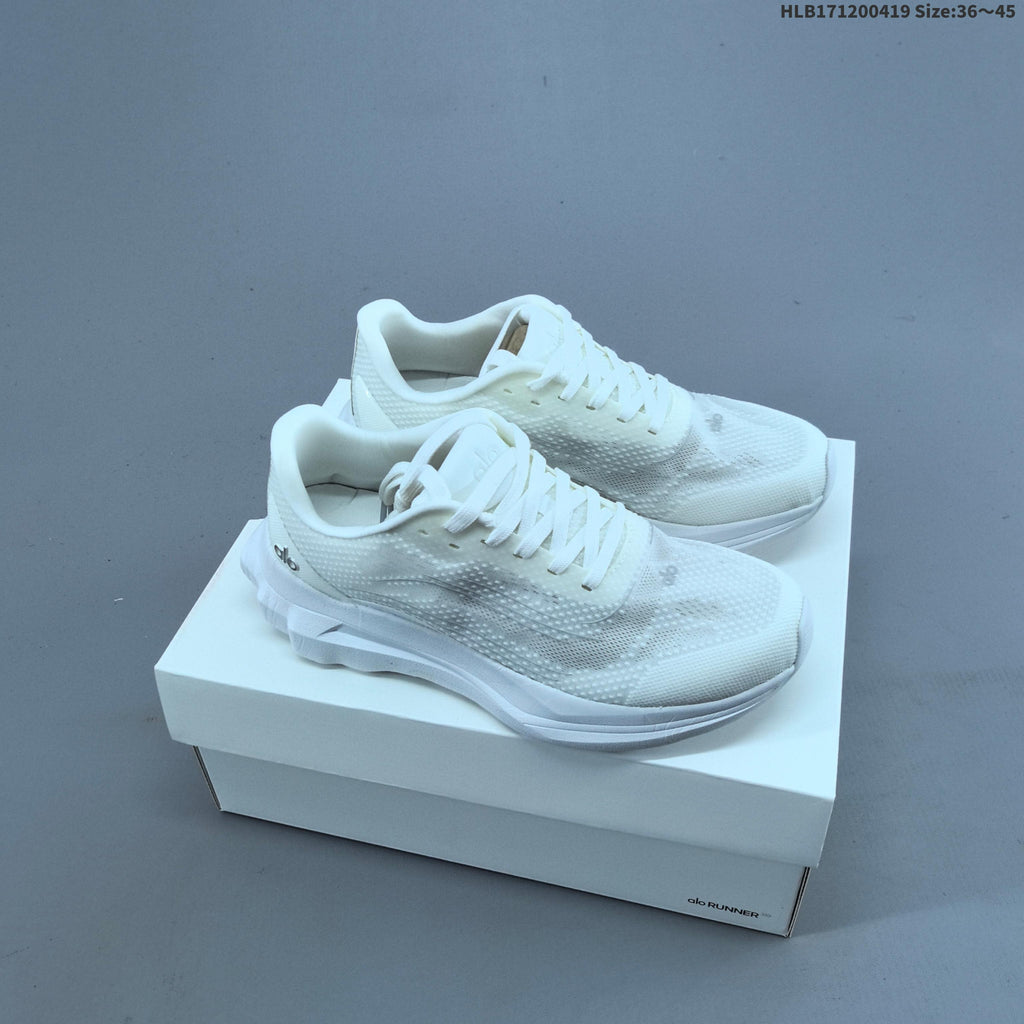 Alo Yoga Alo Runner Low-Top Running Sneakers