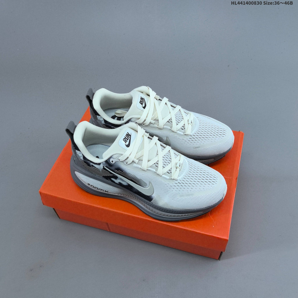 Nike Vomero 18 Running Shoes