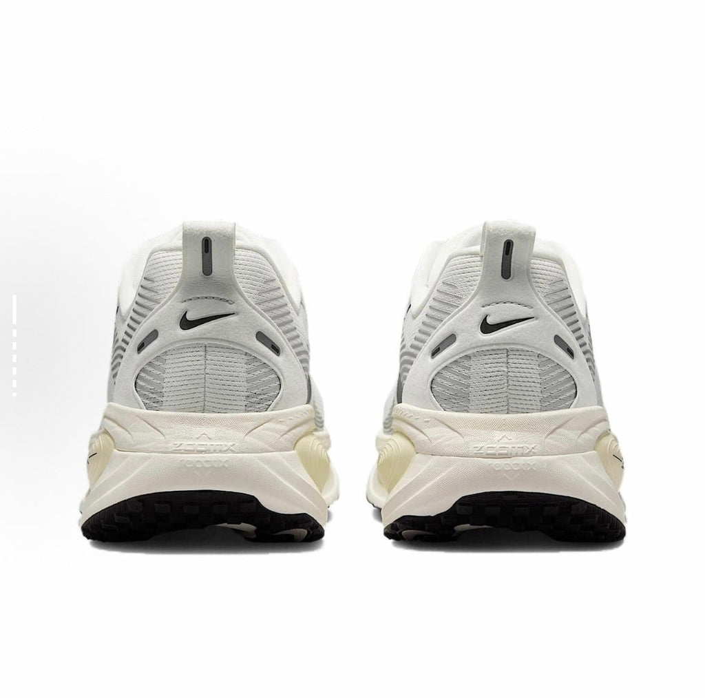 Nike Vomero 18 Running Shoes HM6803-101, Beige