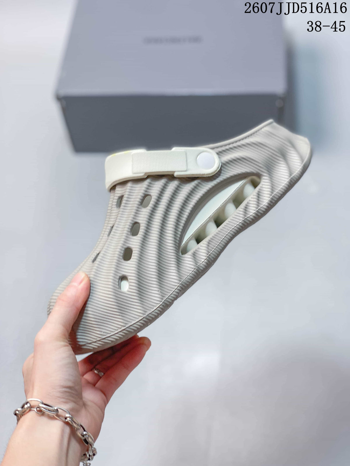 Balenciaga Wave-Textured Closed-Toe Clogs Beige Style 2607JJD516A16