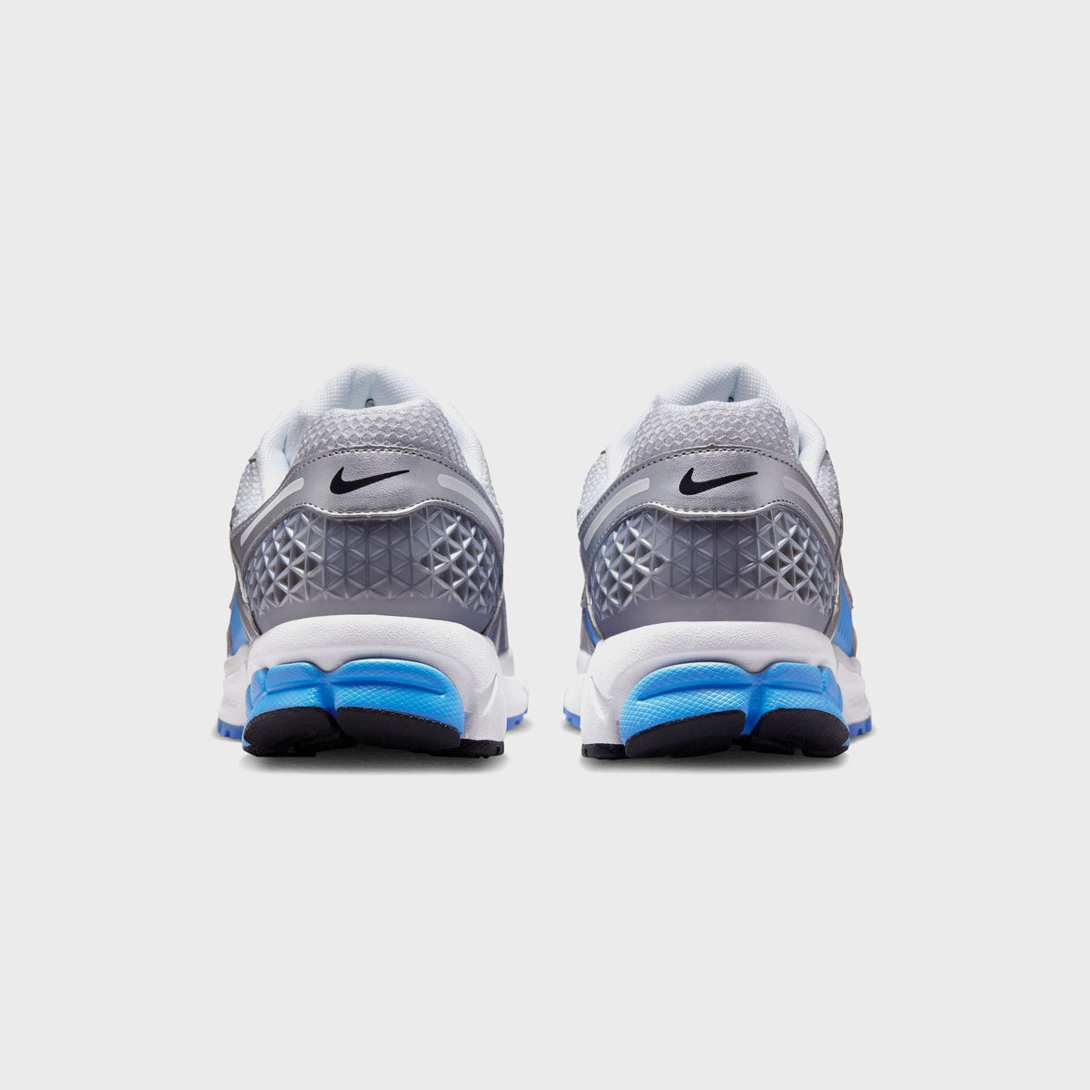 Nike Zoom Vomero 5 - White / Pure Platinum / University Blue / Black